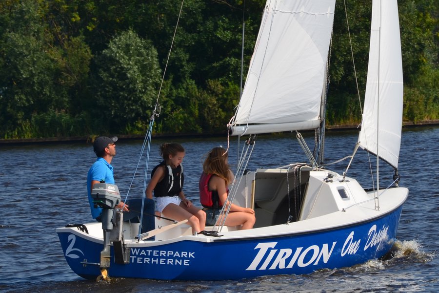 visboot met kajuit tirion 21 boot mieten friesland polyvalk tirion fox ufo visboot met kajuit tirion 21 boot mieten friesland polyvalk tirion fox ufo