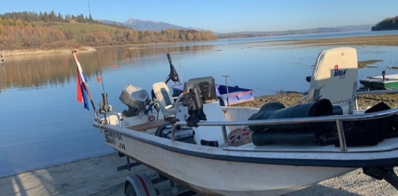 Carolina Skiff J14 visboot met Fishfinder en Fronttroller (Spotlock) mieten